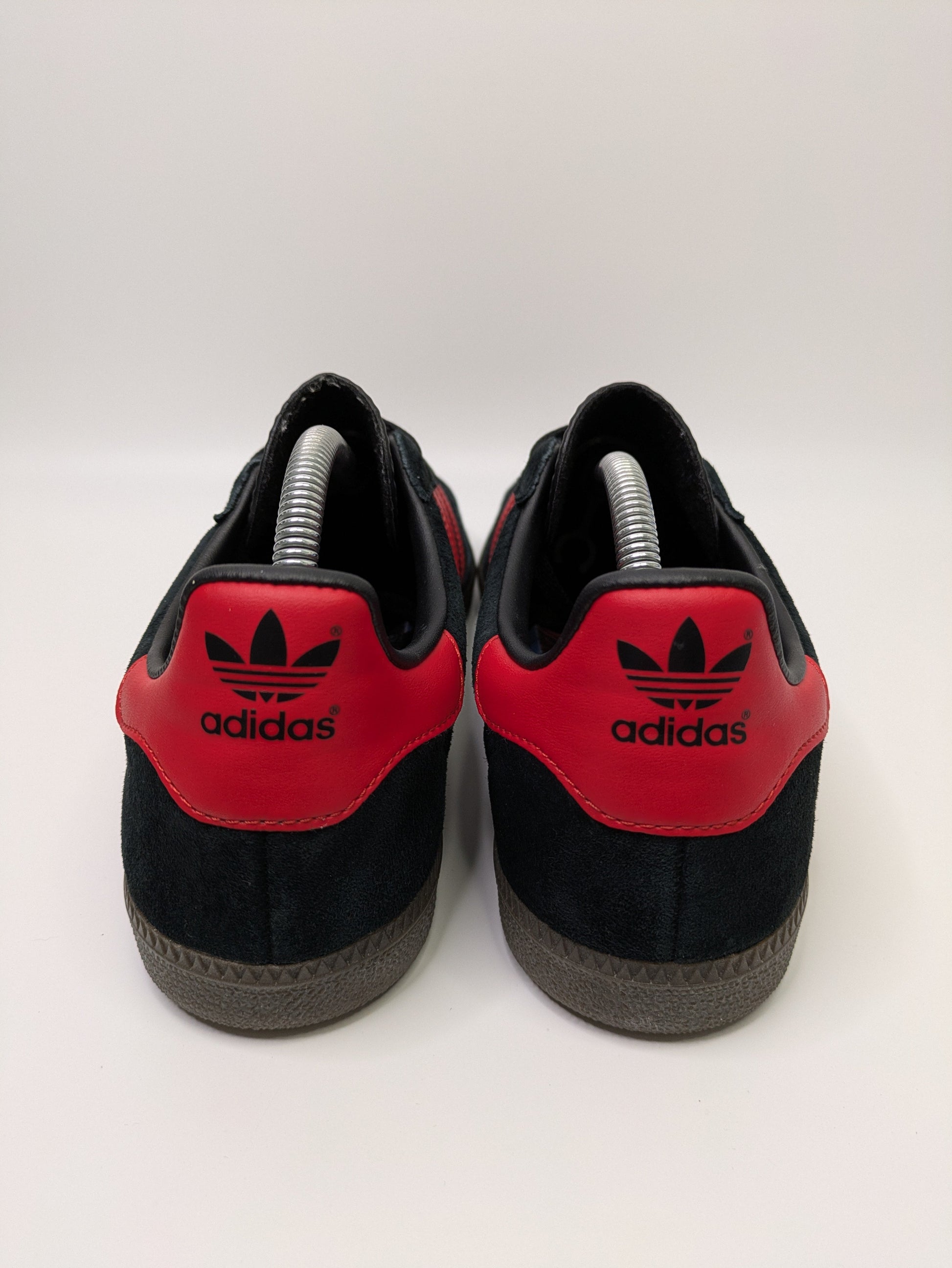 Adidas AS 240 Size 9 Casual Station