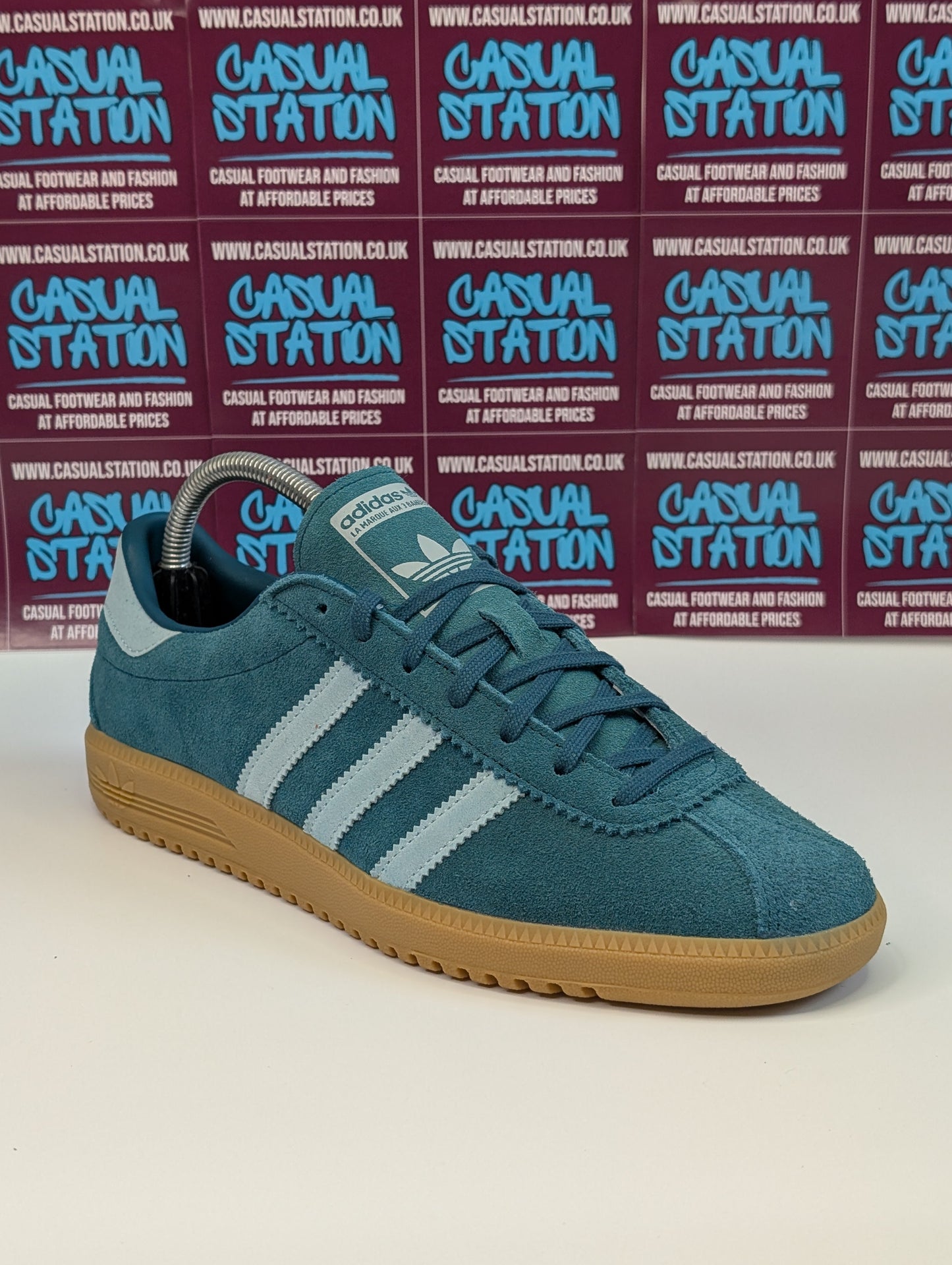 Adidas Bermuda Size 7 - NEW Casual Station