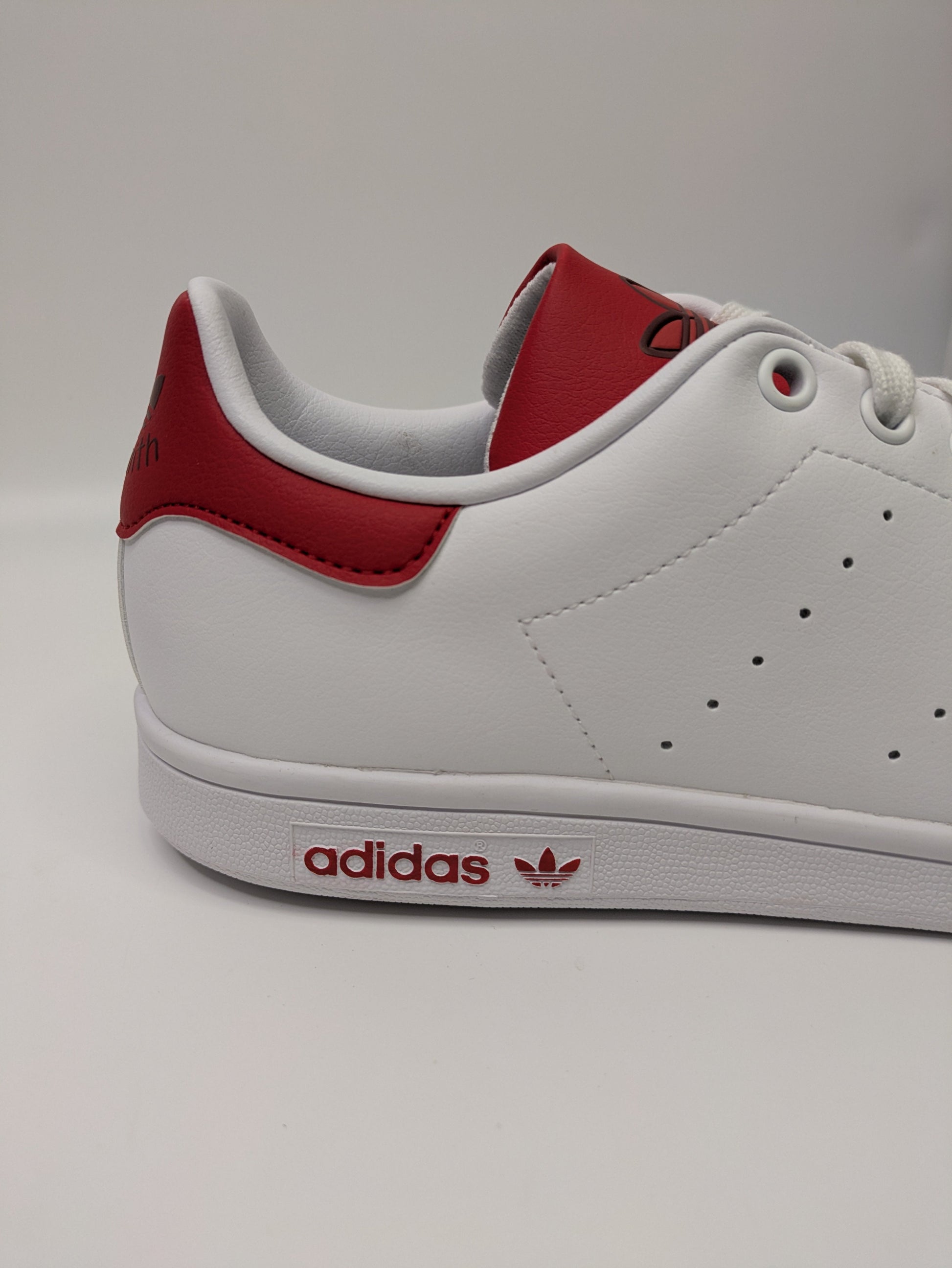Adidas Stan Smith Size 9 - NEW Casual Station