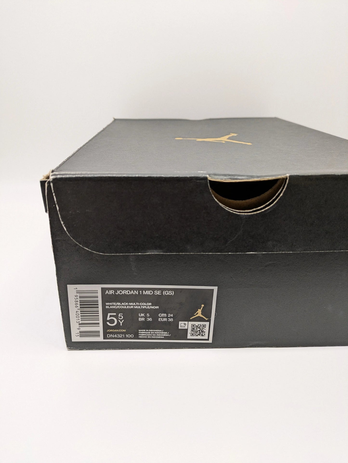 Nike Air Jordan 1 Mid Diamond Size 5 Casual Station