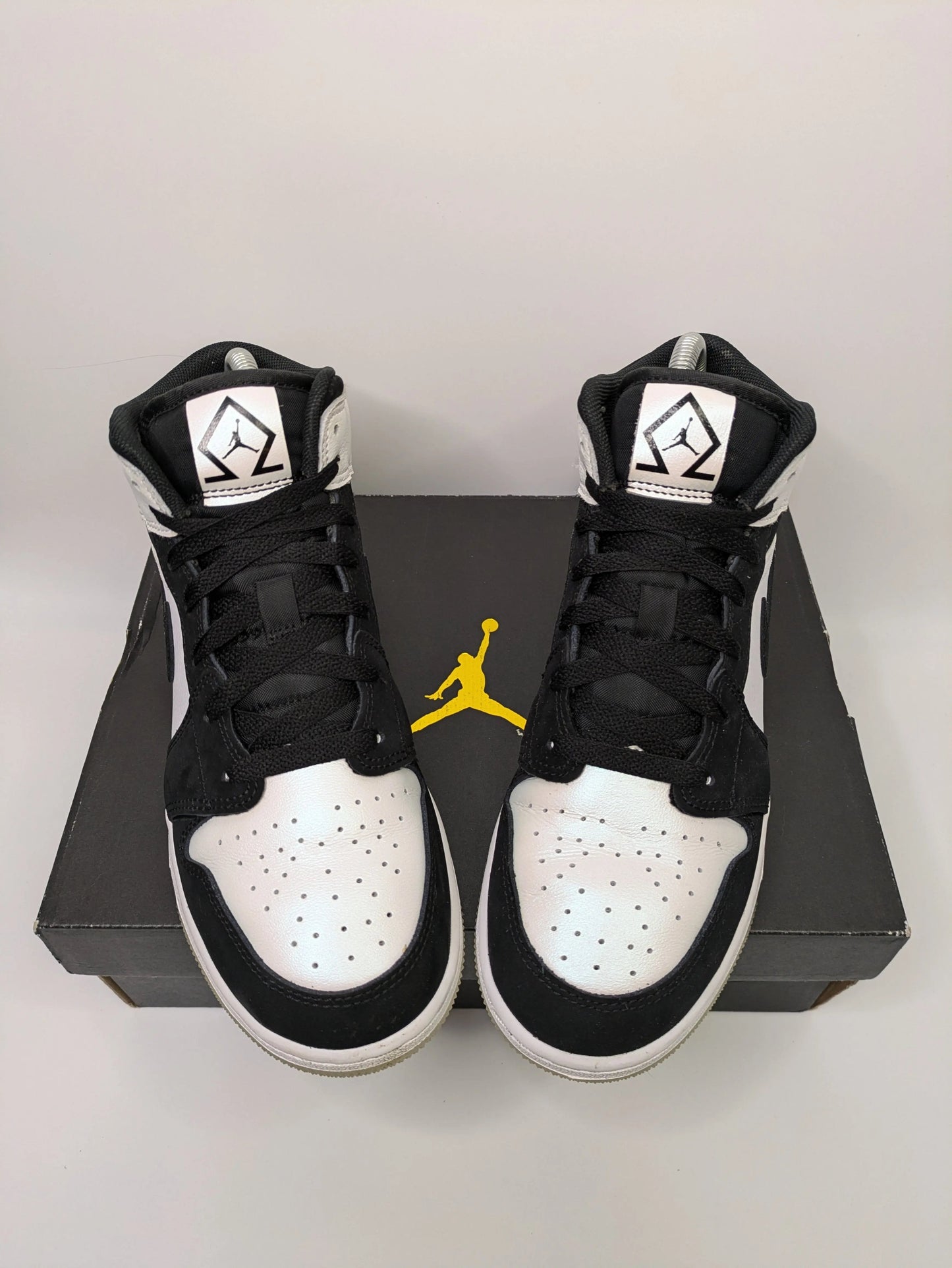 Nike Air Jordan 1 Mid Diamond Size 5 Casual Station