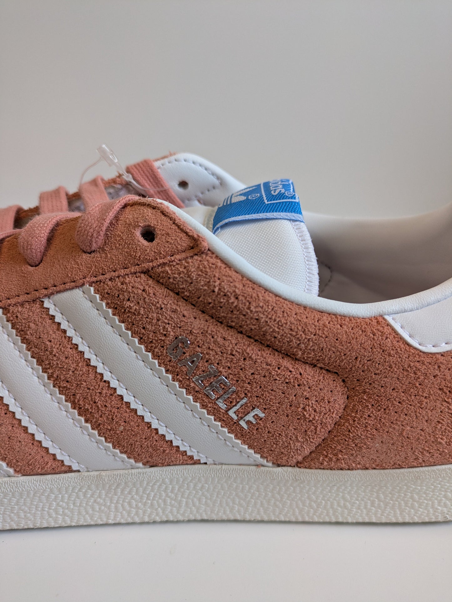 Adidas Gazelle Size 9.5 - NEW Casual Station