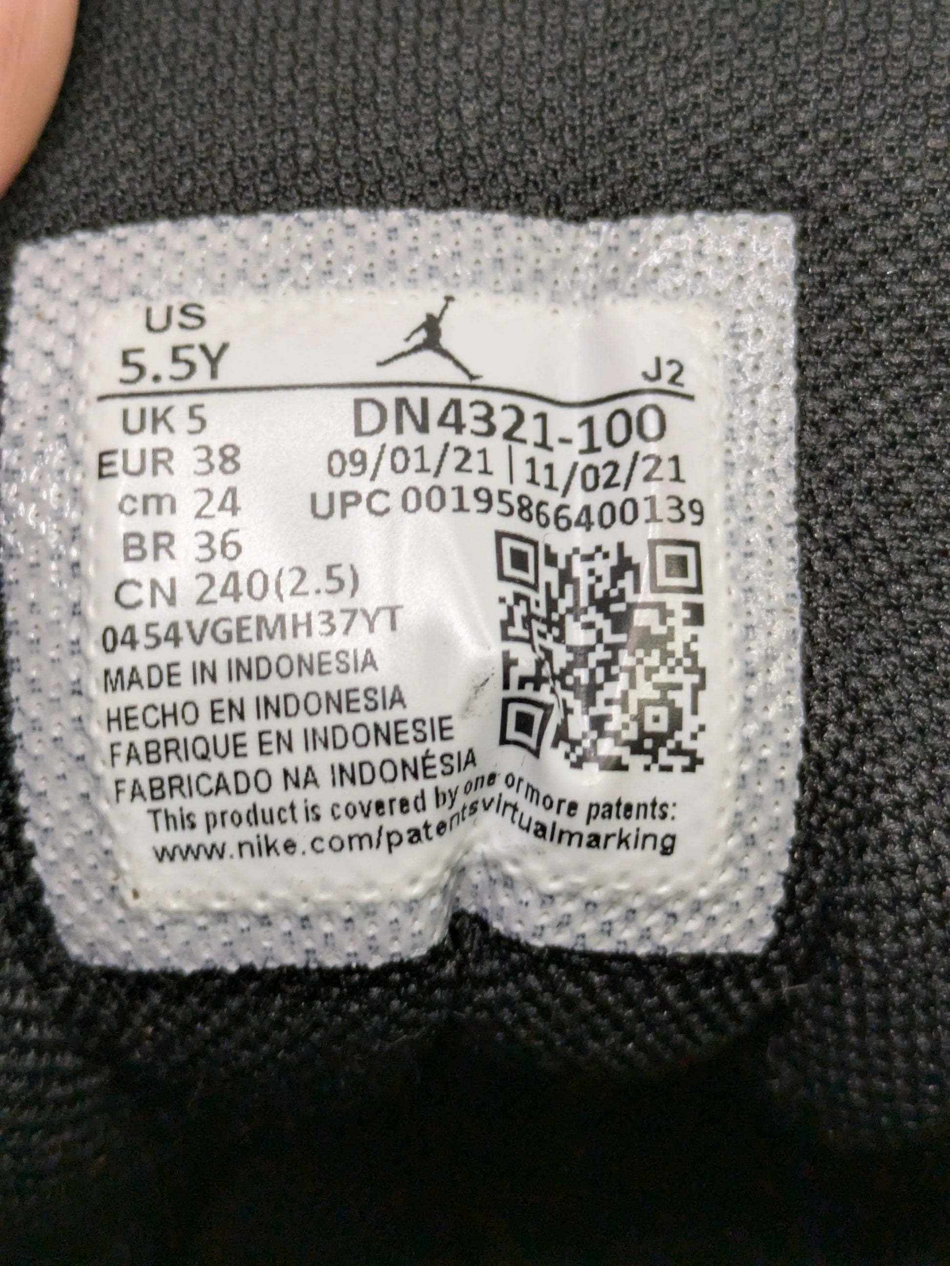 Nike Air Jordan 1 Mid Diamond Size 5 Casual Station