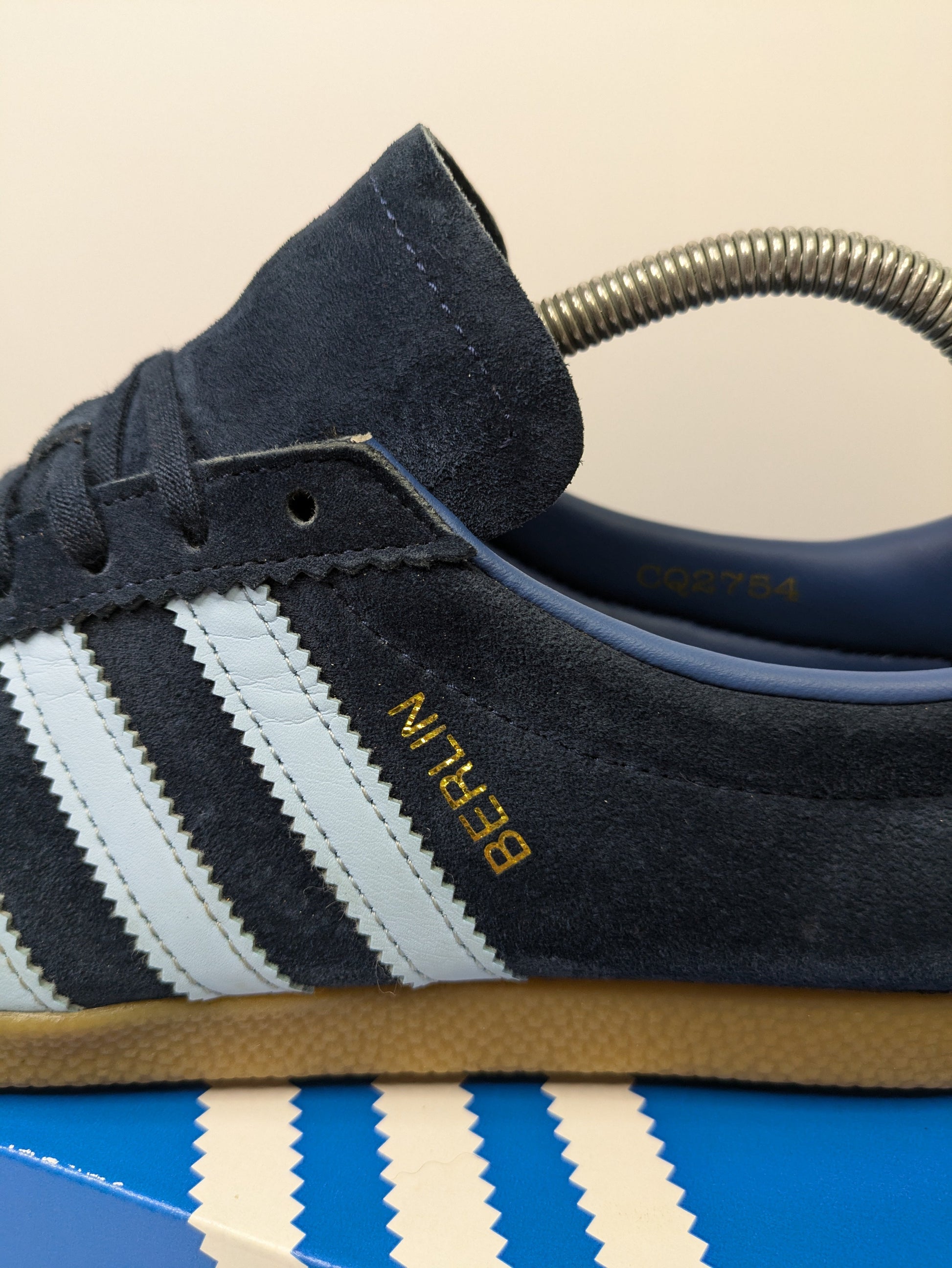 Adidas Berlin Size 7.5 Casual Station