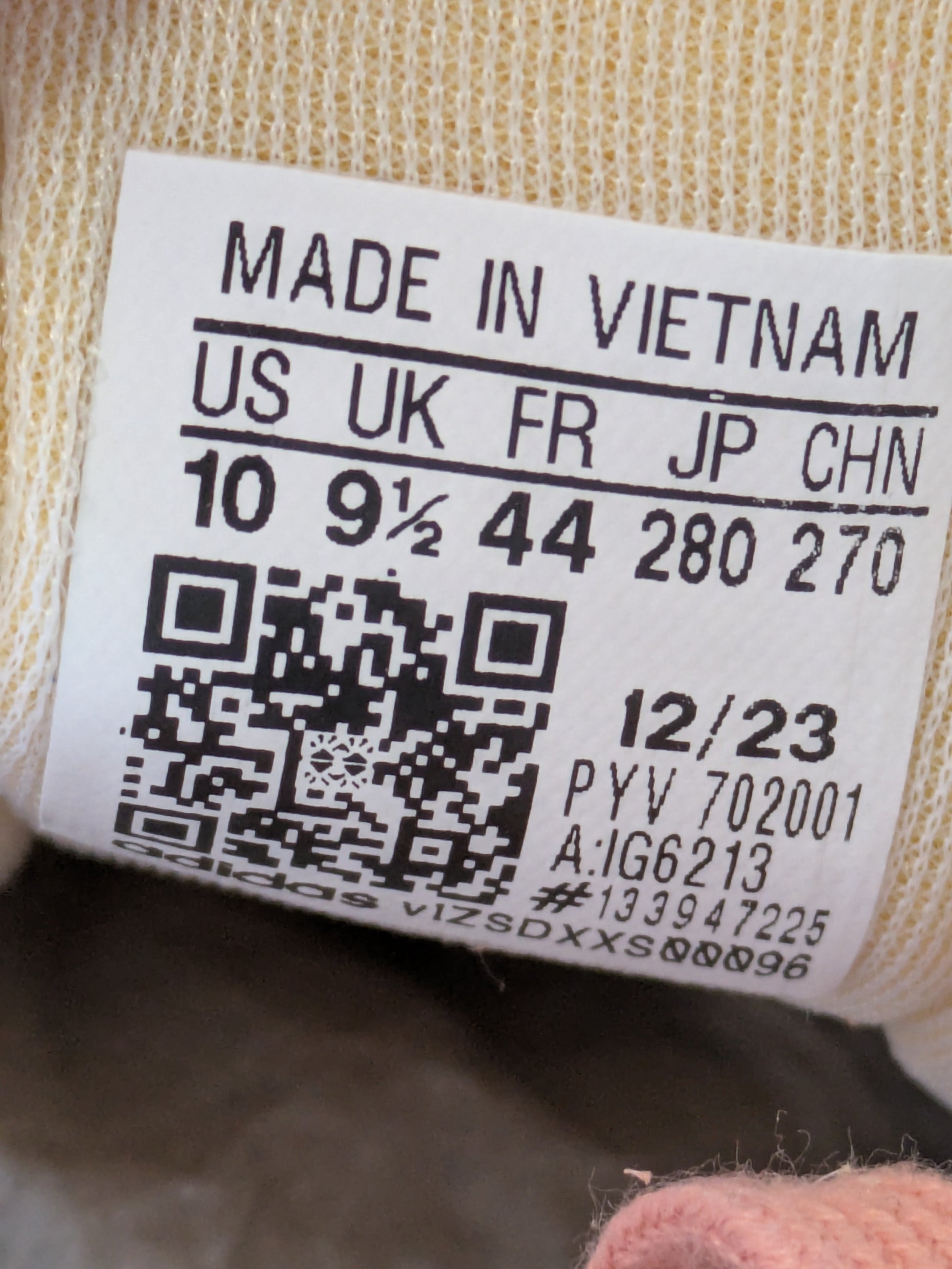 Adidas Gazelle Size 9.5 - NEW Casual Station