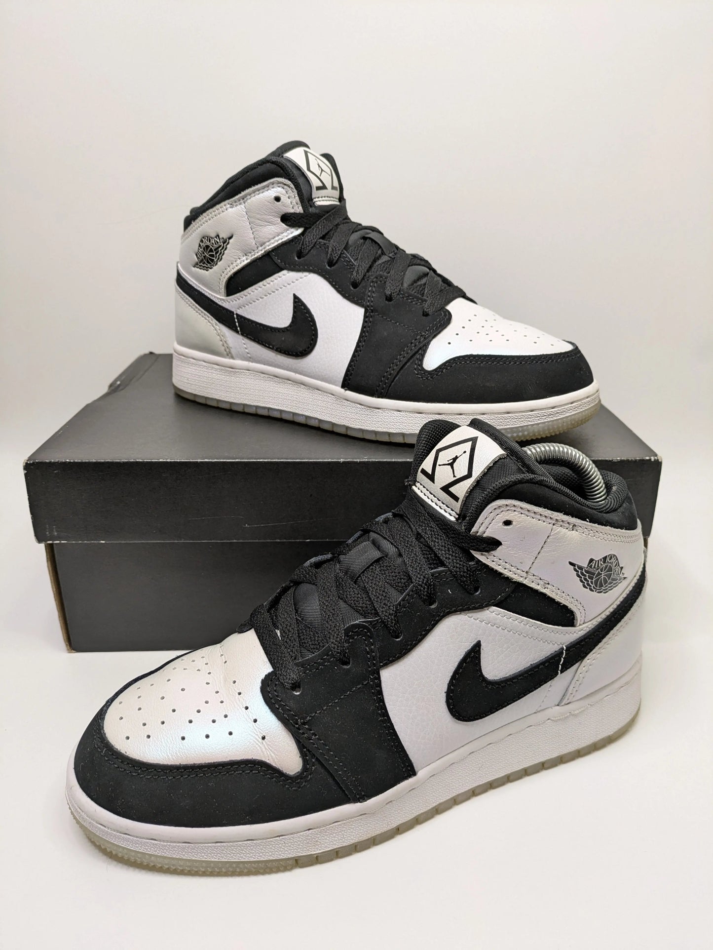 Nike Air Jordan 1 Mid Diamond Size 5 Casual Station