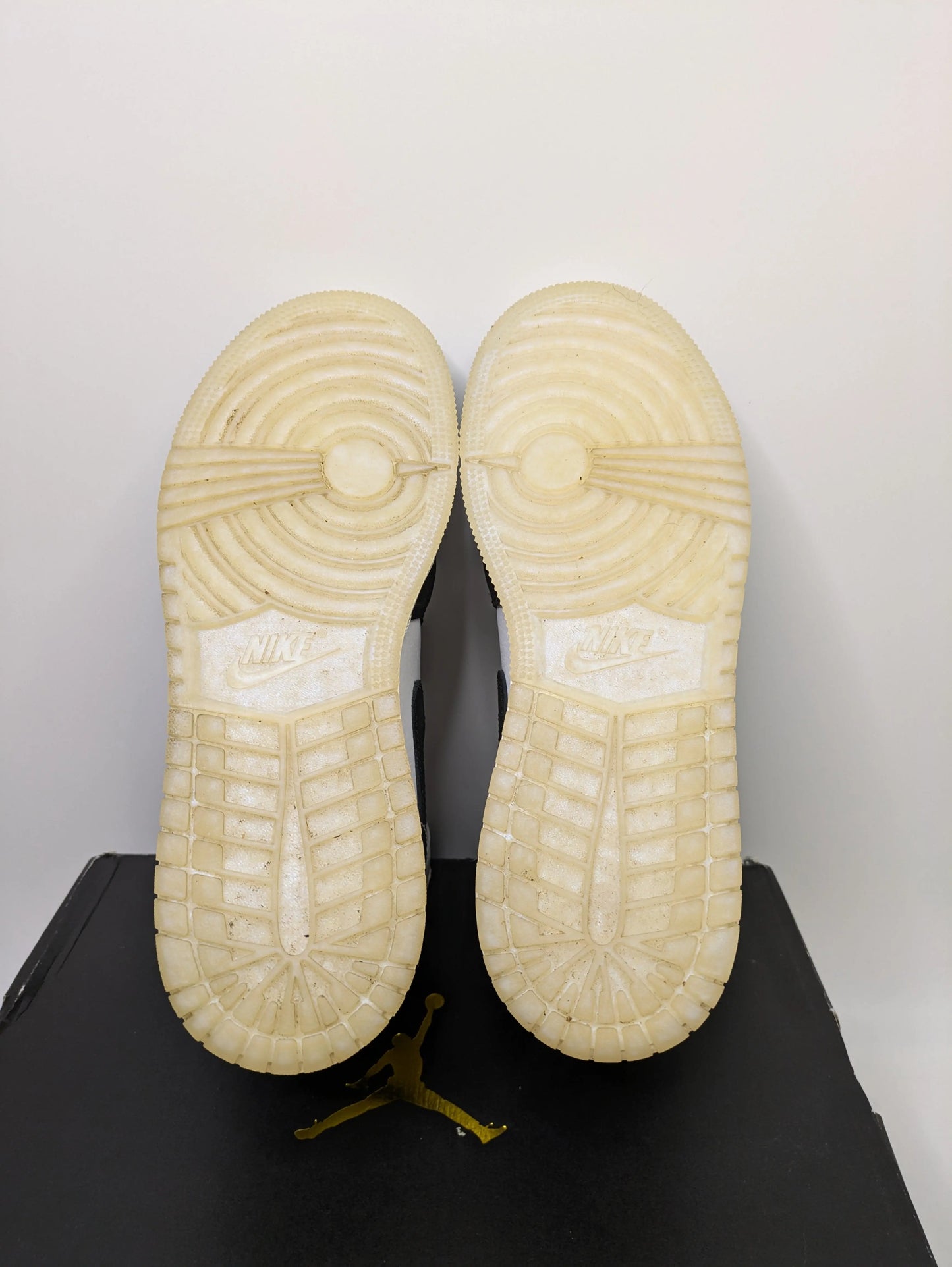 Nike Air Jordan 1 Mid Diamond Size 5 Casual Station