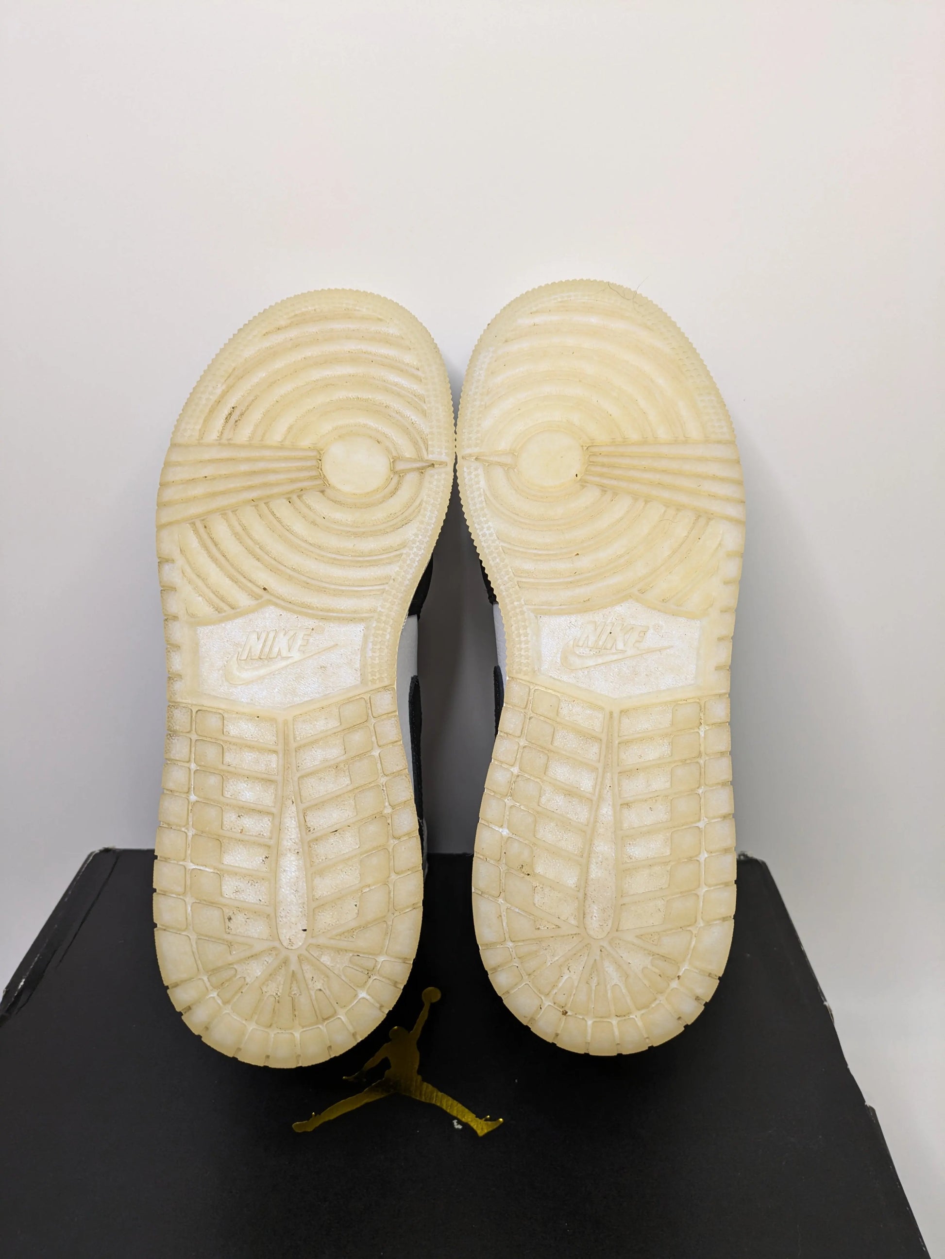 Nike Air Jordan 1 Mid Diamond Size 5 Casual Station