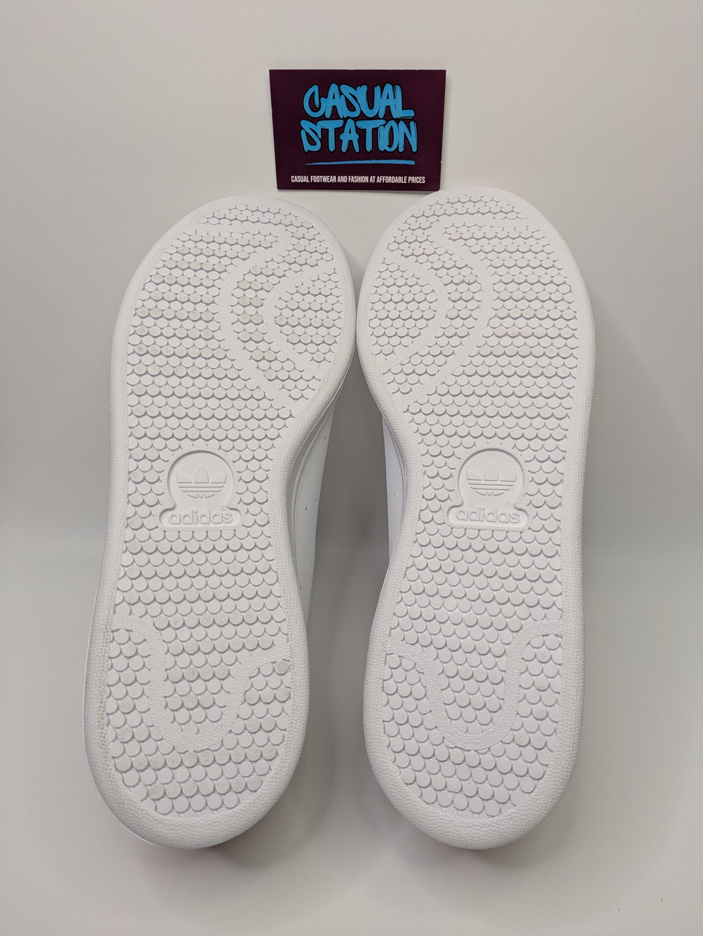Adidas Stan Smith Size 9 - NEW Casual Station