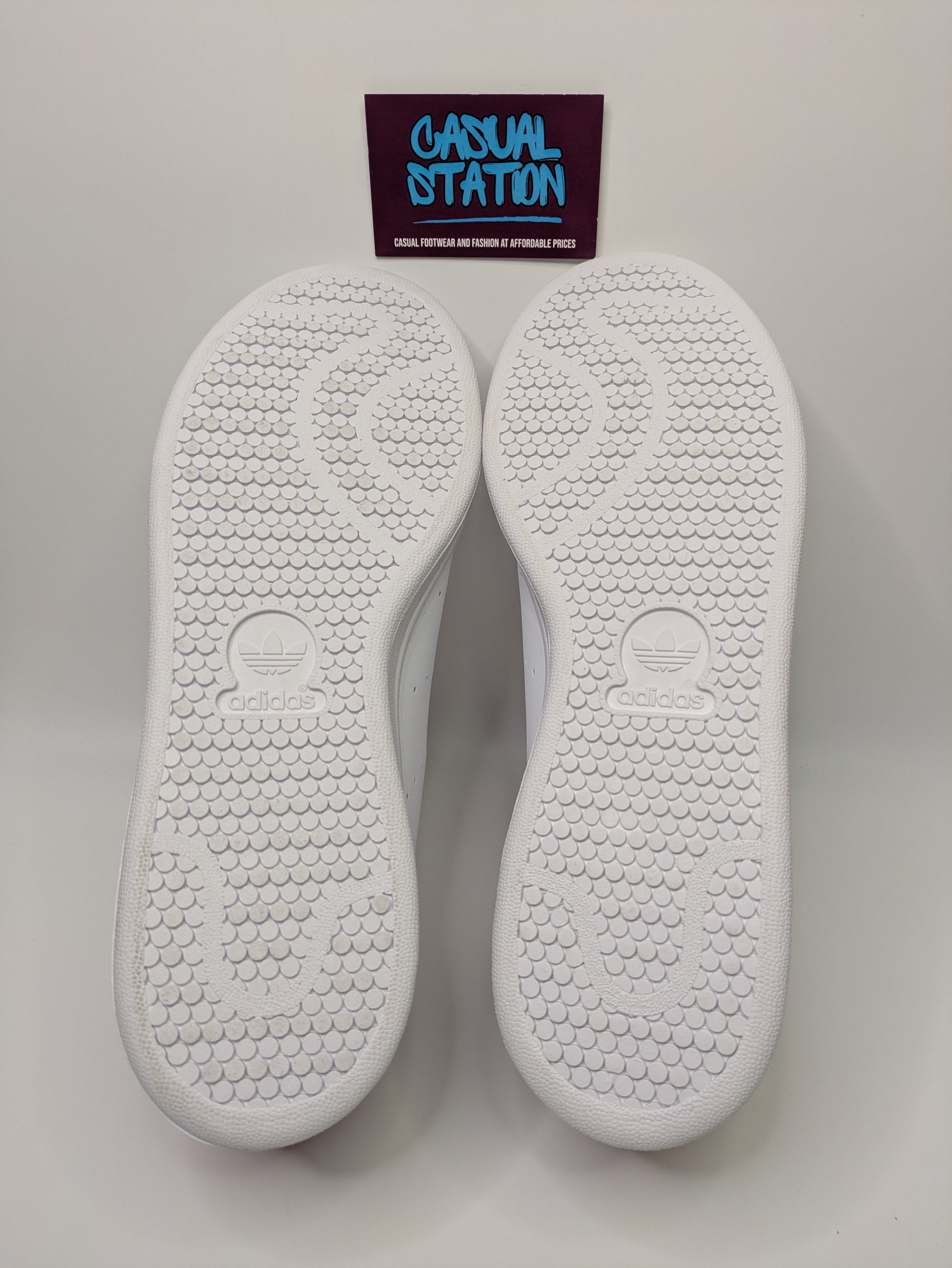 Adidas Stan Smith Size 9 - NEW Casual Station